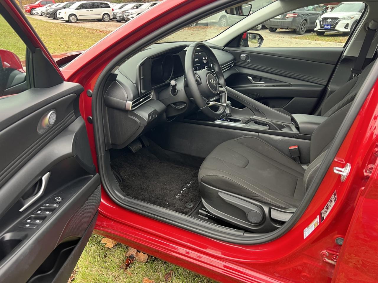 2022 Hyundai Elantra Preferred w/Sun & Tech Package *ONE OWNER / Clean Carfax - Photo #9