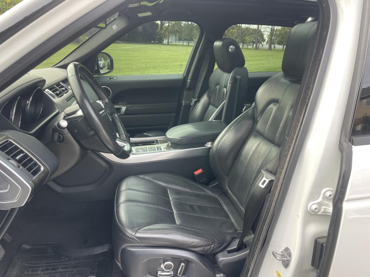 2016 Land Rover Range Rover Sport Td6 HSE * Dealer Serviced / Clean Carfax - Photo #12