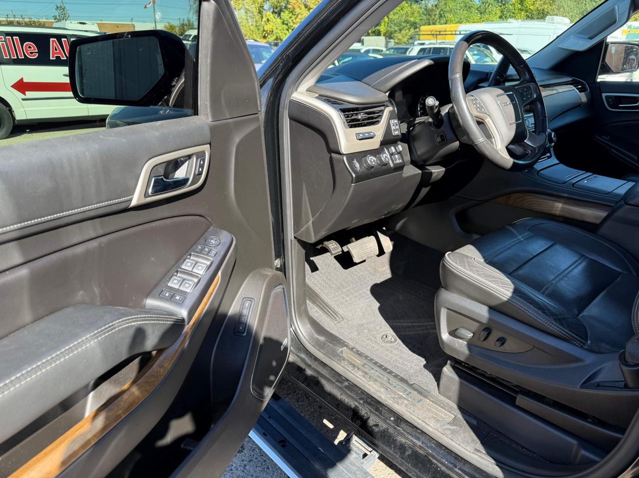 2020 GMC Yukon 4WD 4dr Denali-full loaded Photo
