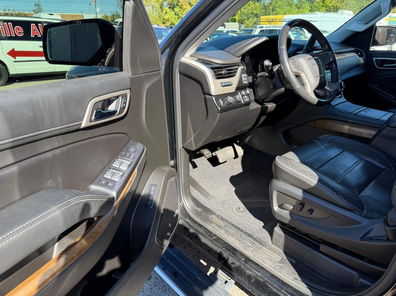 2020 GMC Yukon 4WD 4dr Denali-full loaded Photo