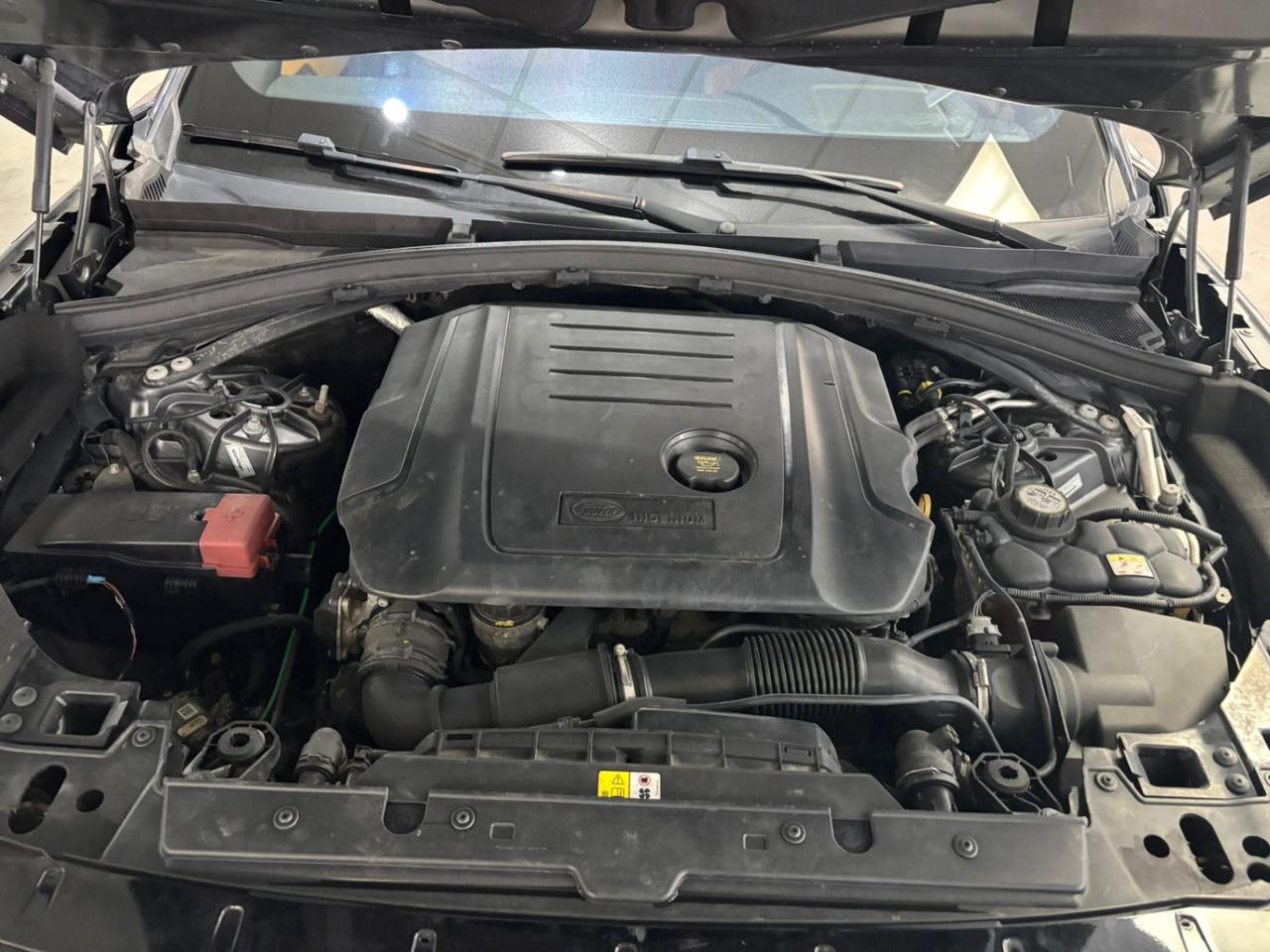 2019 Land Rover Range Rover Velar D180 R-Dynamic SE $0 % DOWN FINANCE OAC Photo