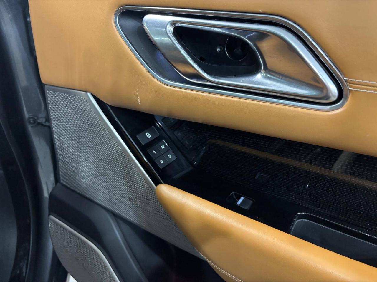 2019 Land Rover Range Rover Velar D180 R-Dynamic SE Photo