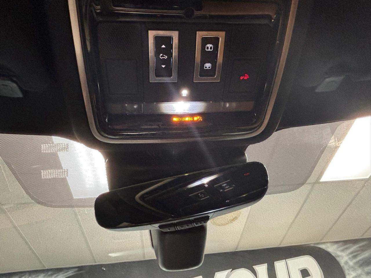 2019 Land Rover Range Rover Velar D180 R-Dynamic SE $0 % DOWN FINANCE OAC Photo