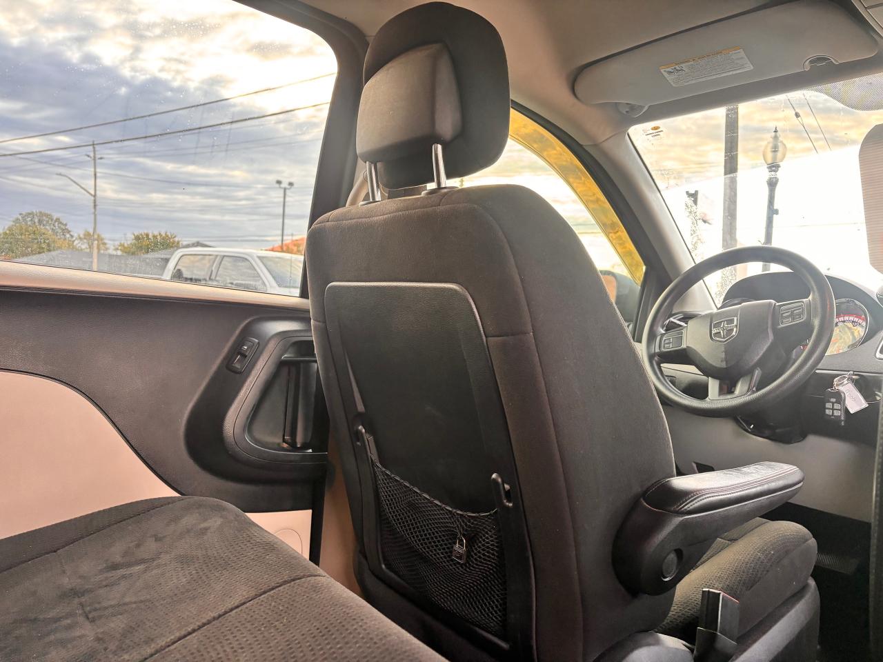 2012 Dodge Grand Caravan GREAT BUY!, DUAL CLIMATE! COMES SAFETY CERTIFIED!