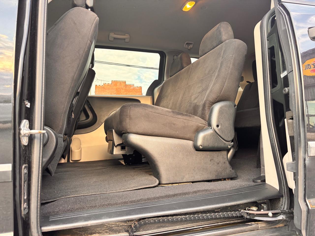 2012 Dodge Grand Caravan GREAT BUY!, DUAL CLIMATE! COMES SAFETY CERTIFIED!