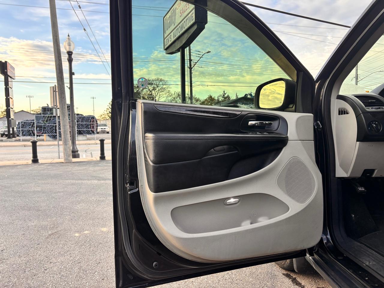 2012 Dodge Grand Caravan GREAT BUY!, DUAL CLIMATE! COMES SAFETY CERTIFIED!