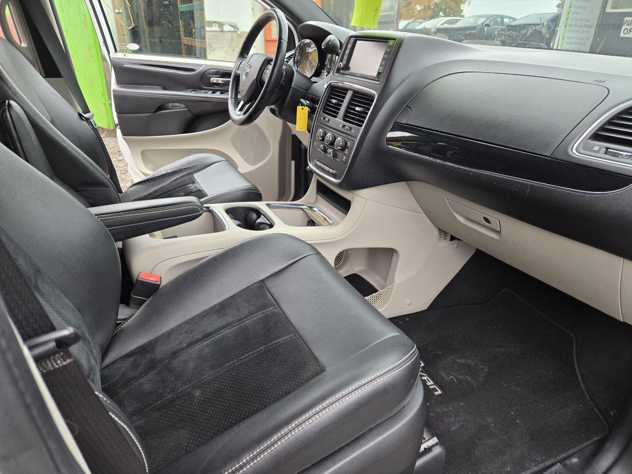 2014 Dodge Grand Caravan 30th Anniversary - Photo #13