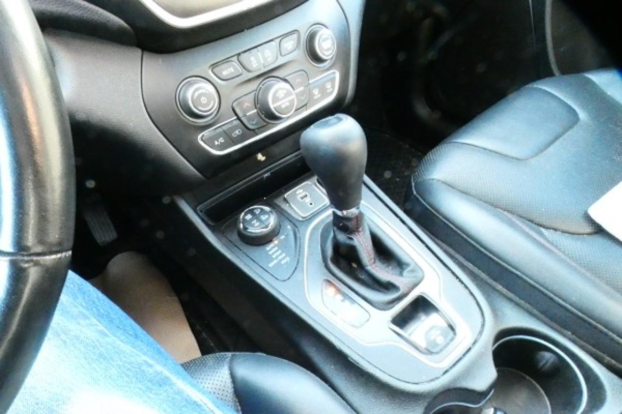 2019 Jeep Cherokee Trailhawk Elite 4x4 w/H&C L, pano S/R, NAV, BUC - Photo #17