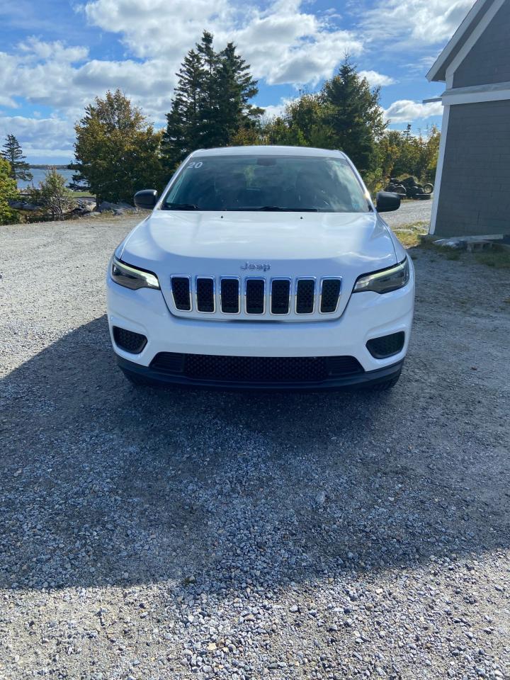 2020 Jeep Cherokee Sport Photo2
