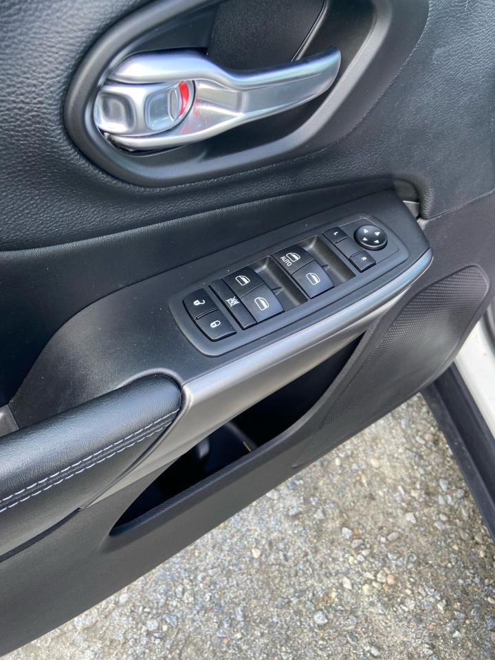 2020 Jeep Cherokee Sport Photo6