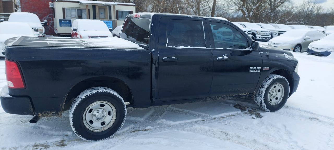 2018 RAM 1500 Crew Cab Hemi 5.7L Photo3