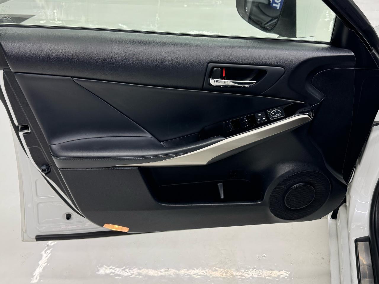 2015 Lexus IS 250 AWD|BACKUP|COOLED SEATS|SUNROOF|CLEAN CARFAX| - Photo #6