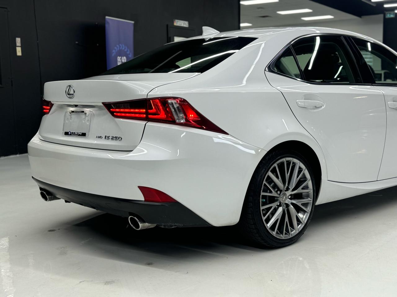 2015 Lexus IS 250 AWD|BACKUP|COOLED SEATS|SUNROOF|CLEAN CARFAX| - Photo #28