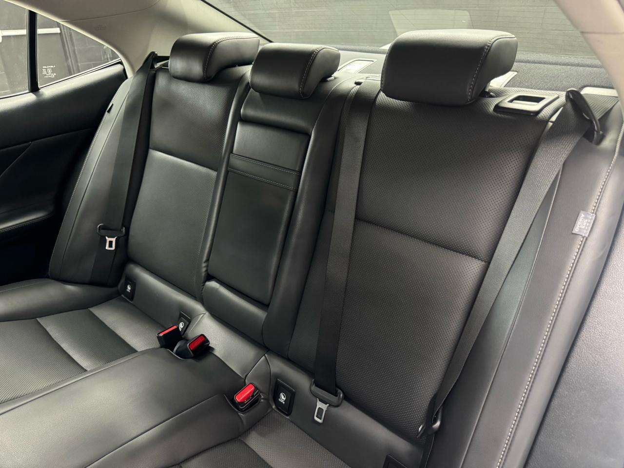 2015 Lexus IS 250 AWD|BACKUP|COOLED SEATS|SUNROOF|CLEAN CARFAX| - Photo #24