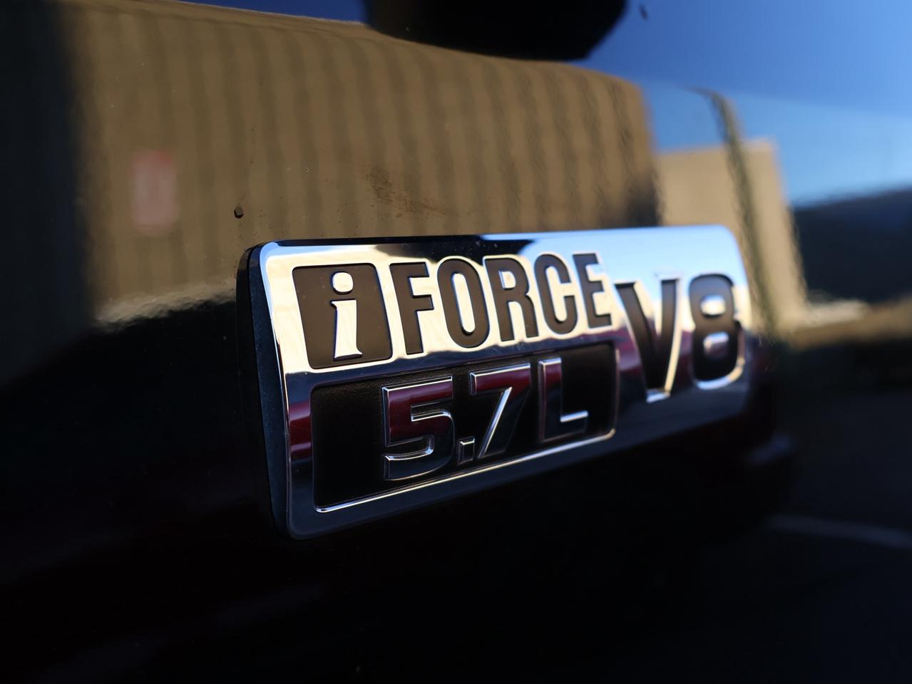 2017 Toyota Tundra V8 SR5-TRD PKG 4WD CERTIFIED *ACCIDENT FREE*TOYOTA MAINTAIN* CAMERA BLUETOOTH HEATED SEATS CRUISE ALLOYS Photo