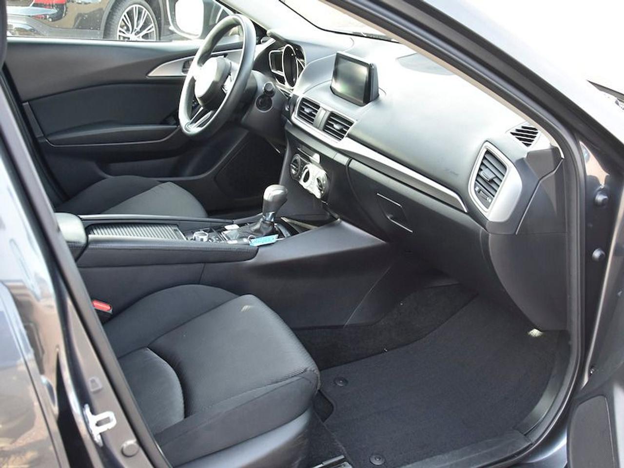 2018 Mazda MAZDA3 Sport Photo