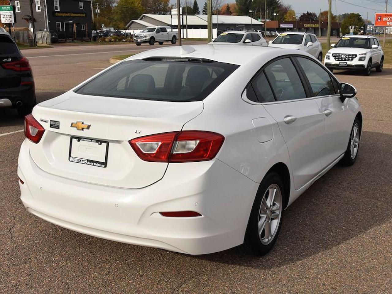 2018 Chevrolet Cruze LT - Photo #3