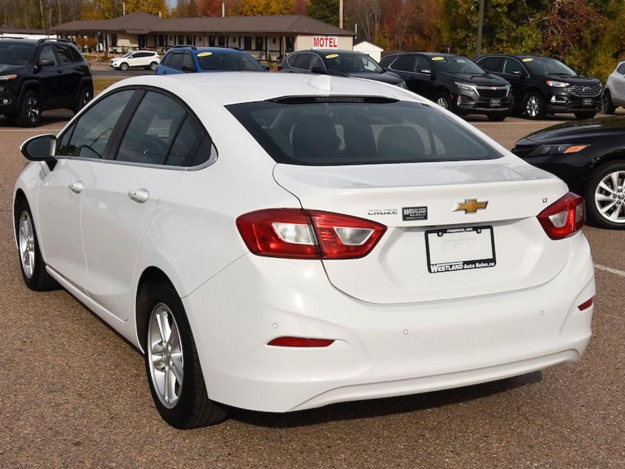 2018 Chevrolet Cruze LT - Photo #4