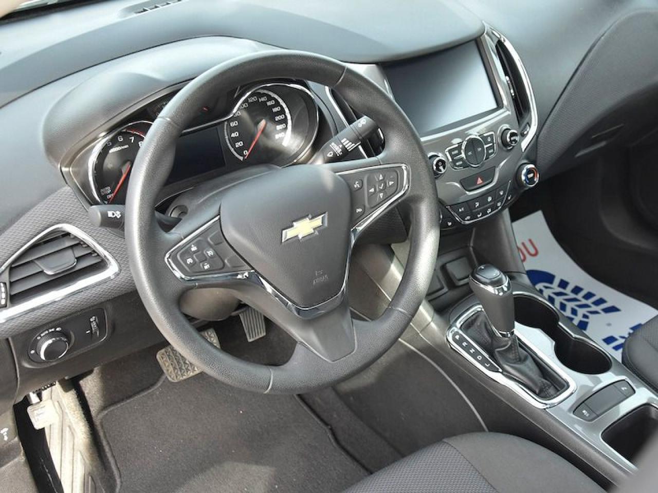 2018 Chevrolet Cruze LT - Photo #5