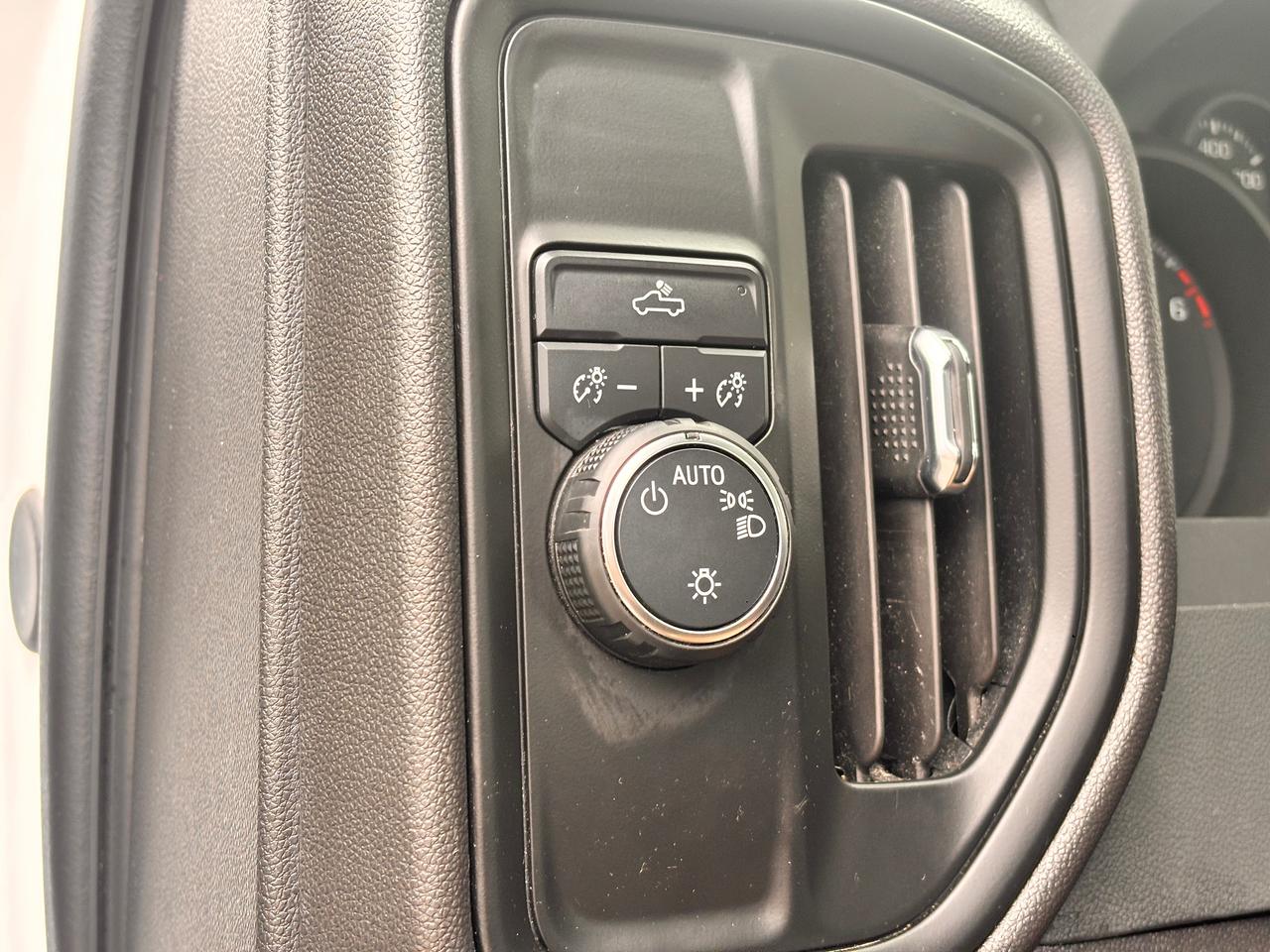 2024 Chevrolet Silverado 1500 FULLY FINANCEABLE! WARRANTY AVAB!, APPLY CARPLAY! Photo