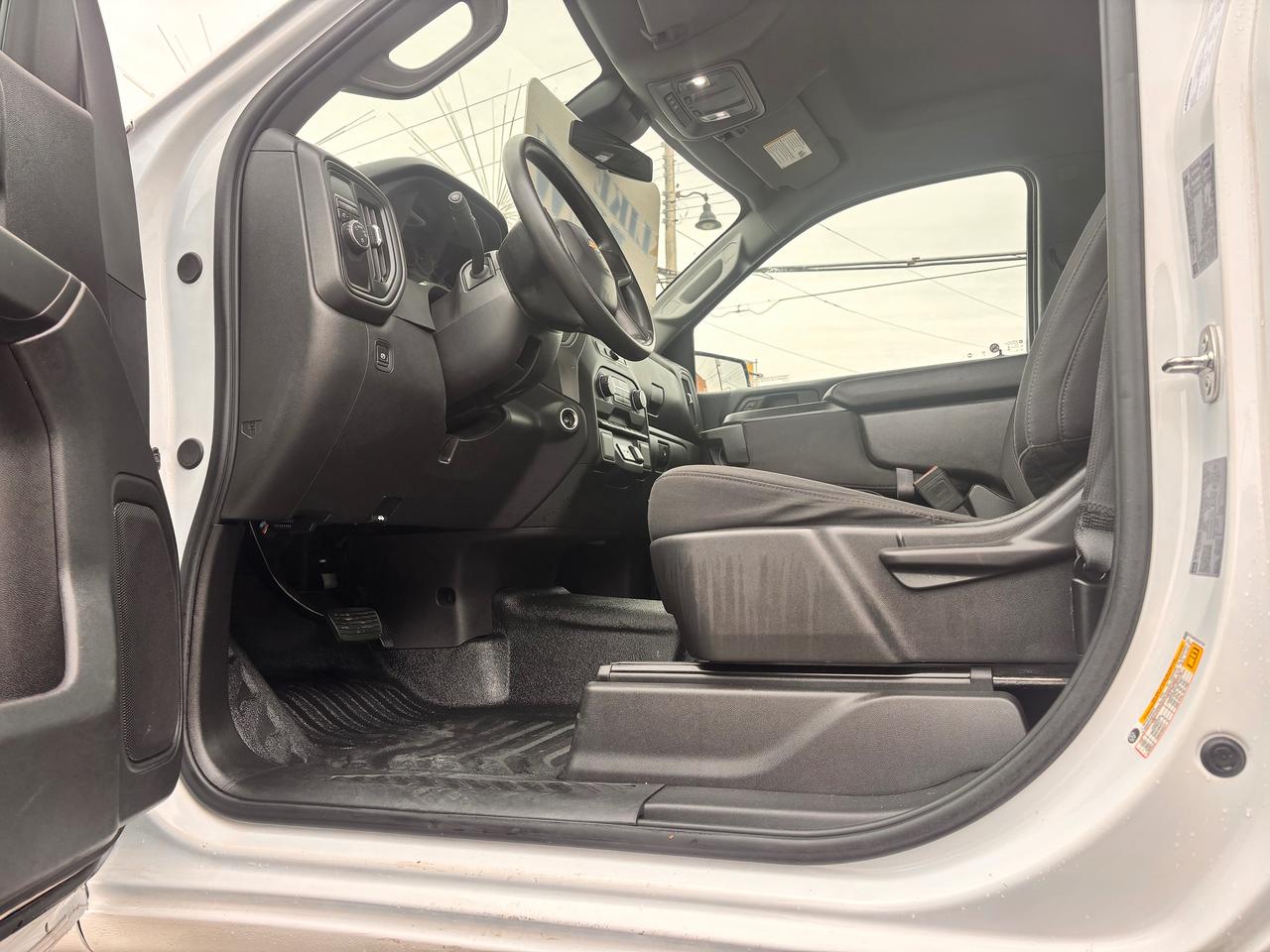 2024 Chevrolet Silverado 1500 FULLY FINANCEABLE! WARRANTY AVAB!, APPLY CARPLAY! Photo