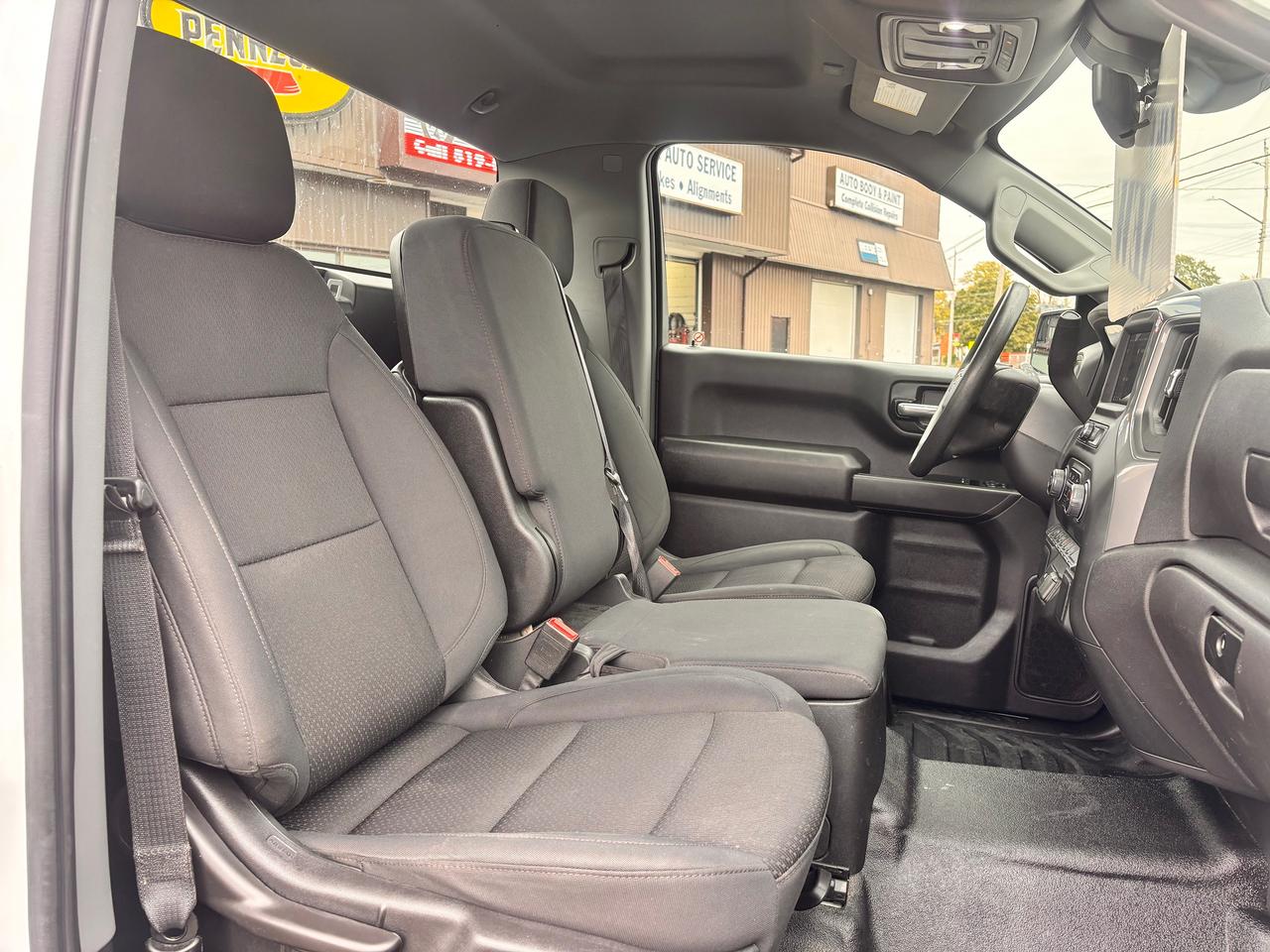 2024 Chevrolet Silverado 1500 FULLY FINANCEABLE! WARRANTY AVAB!, APPLY CARPLAY! Photo