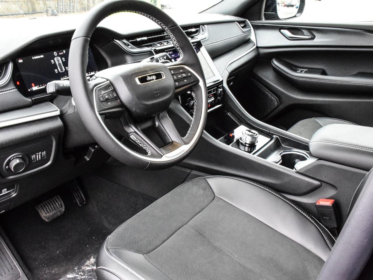 2025 Jeep Grand Cherokee  Photo