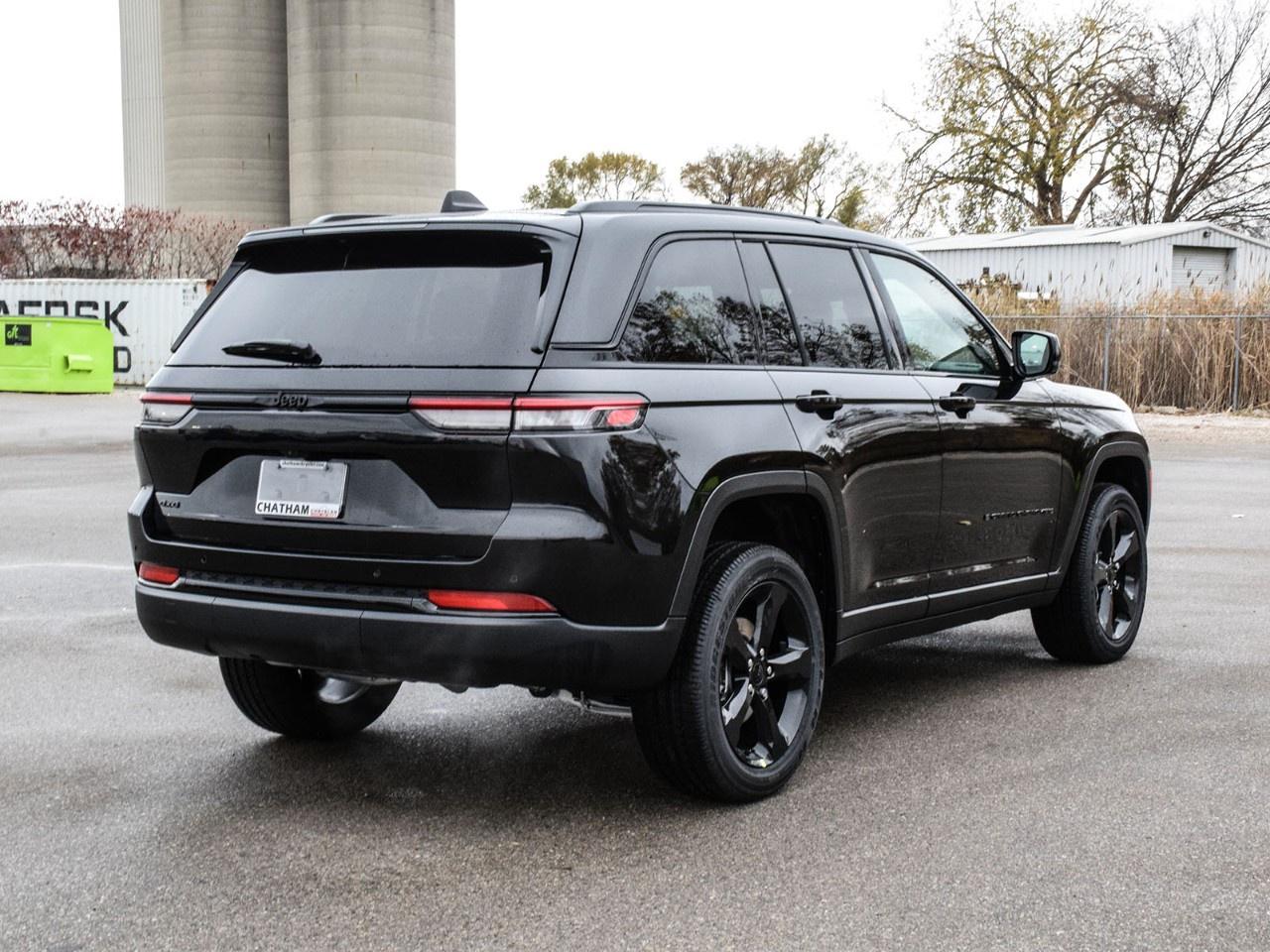2025 Jeep Grand Cherokee  Photo3