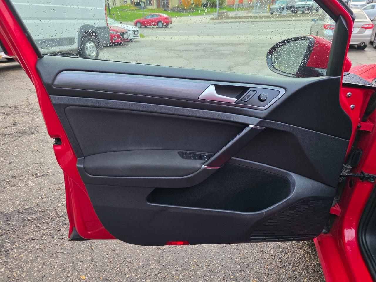 2018 Volkswagen Golf 1.8 TSI Trendline MANUAL | Backup Camera |  Apple Car Play | Android Auto | Heated Seats Photo