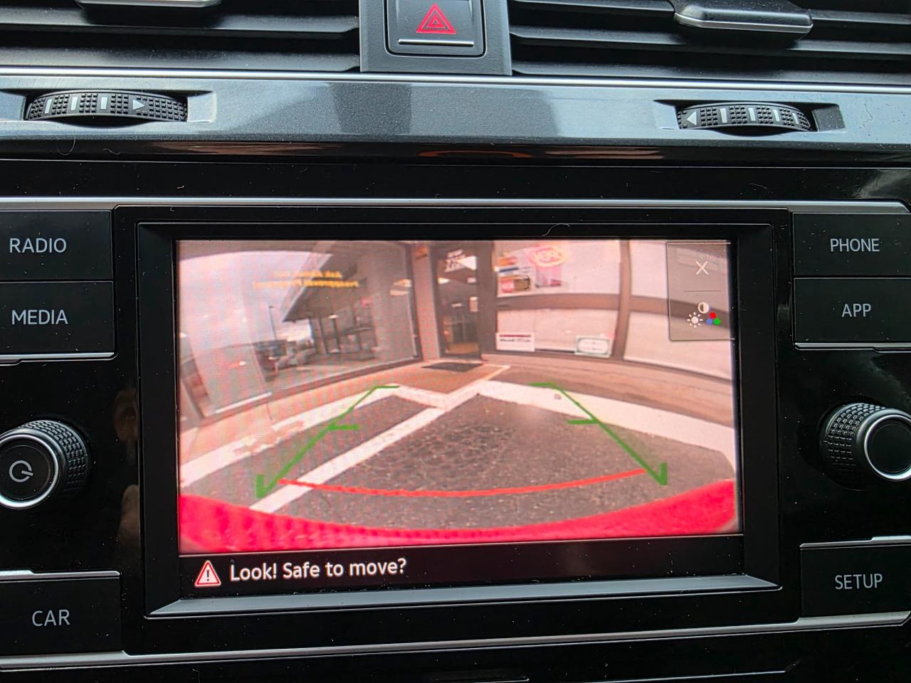 2018 Volkswagen Golf 1.8 TSI Trendline MANUAL | Backup Camera |  Apple Car Play | Android Auto | Heated Seats Photo