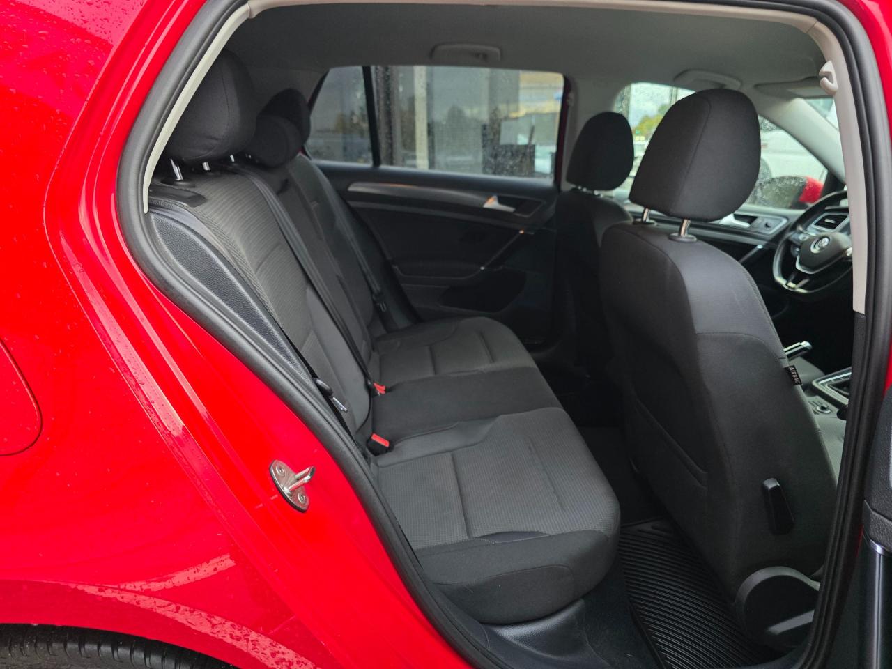 2018 Volkswagen Golf 1.8 TSI Trendline MANUAL | Backup Camera |  Apple Car Play | Android Auto | Heated Seats Photo