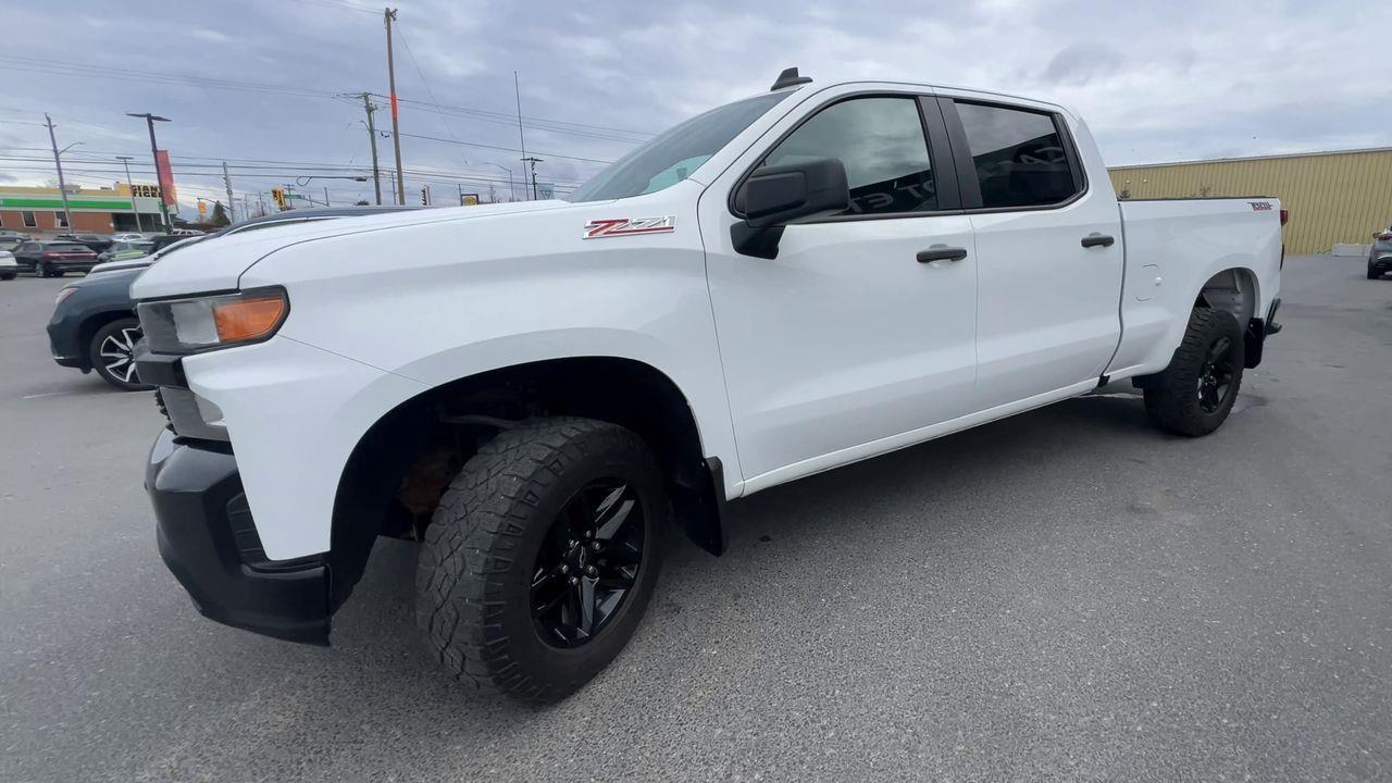 2020 Chevrolet Silverado 1500 Silverado Custom Trail Boss 4X4, 6 PASSENGER, SIRIUS XM, NAV, BACK UP CAM!! Photo3
