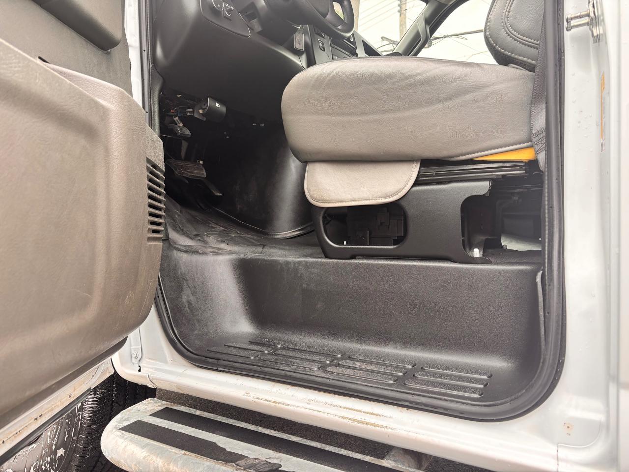 2024 Chevrolet Express Cargo Van FULLY FINANCEABLE, CLEAN TITLE, FACTORY WARRANTY! Photo