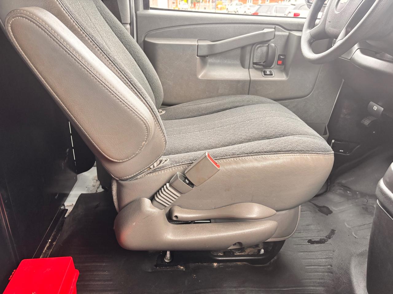 2024 Chevrolet Express Cargo Van FULLY FINANCEABLE, CLEAN TITLE, FACTORY WARRANTY! Photo