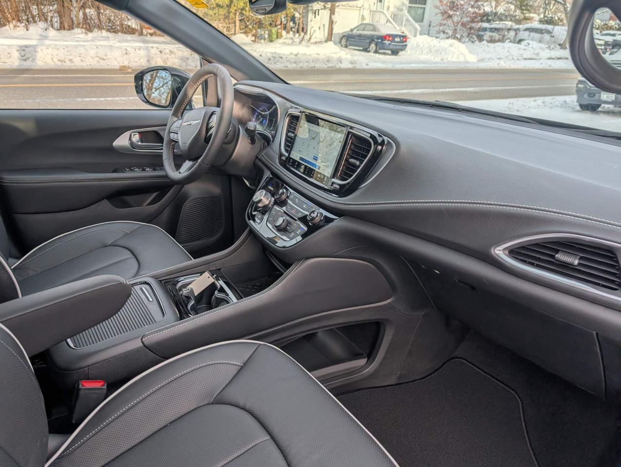 2026 Chrysler Pacifica Limited trailer tow group, "s" appearance group Photo