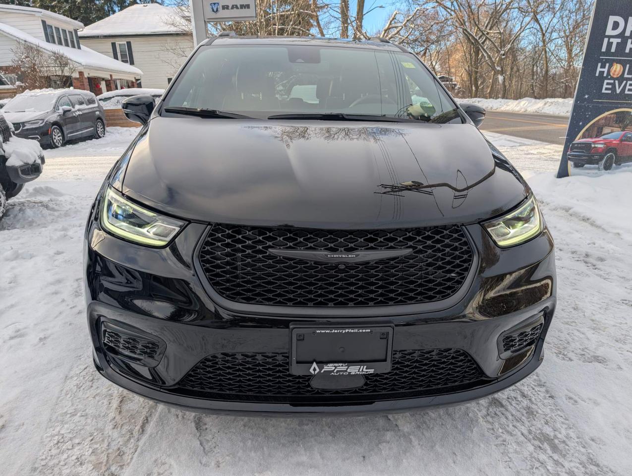 2026 Chrysler Pacifica Limited trailer tow group, "s" appearance group Photo