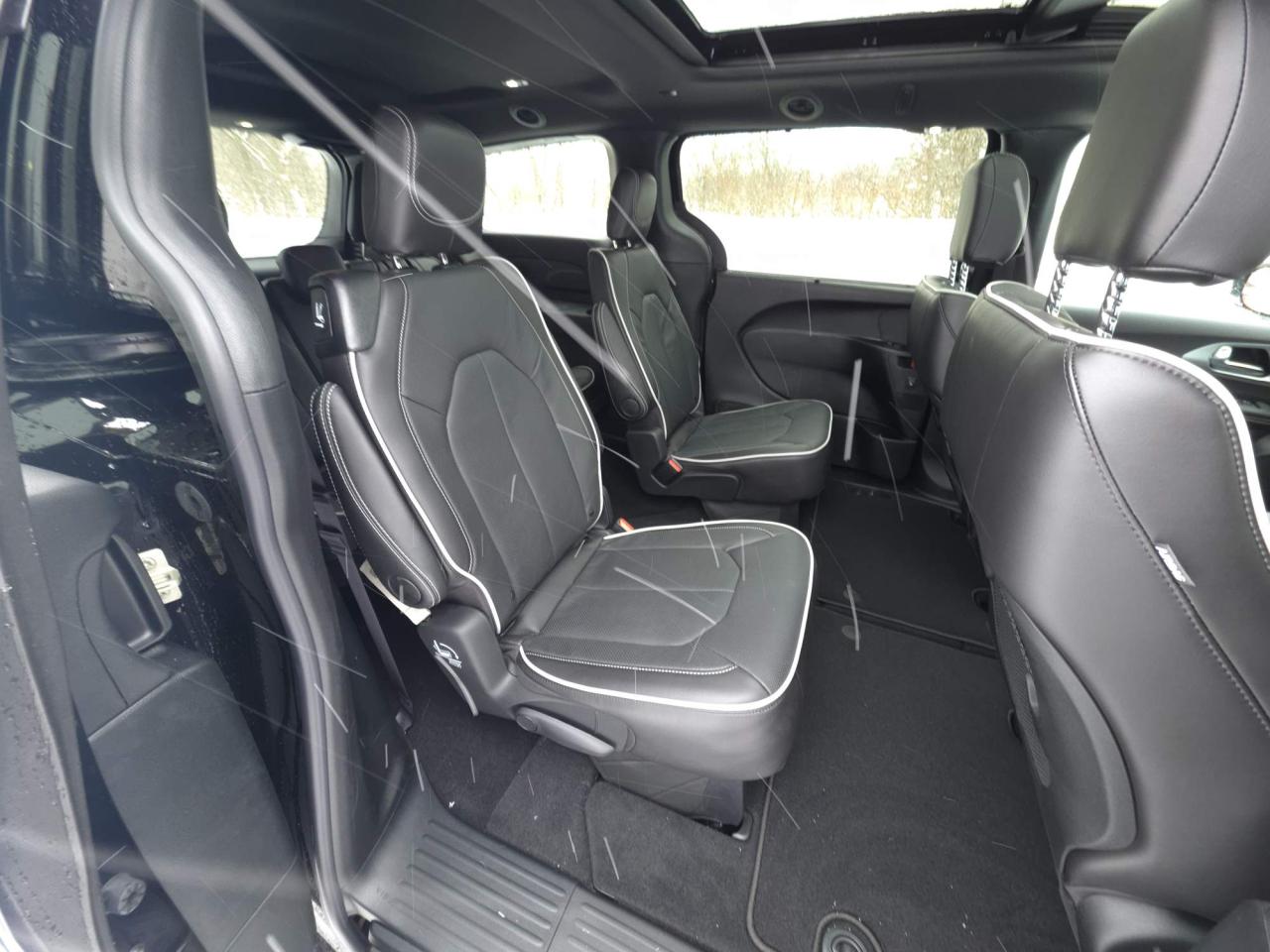 2026 Chrysler Pacifica Limited NAPPA LEATHER SEATING! REMOTE START! Photo