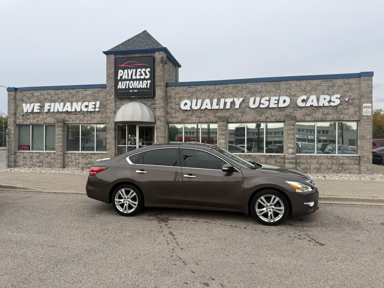 Used 2014 Nissan Altima 3.5 SL for sale in Sarnia, ON