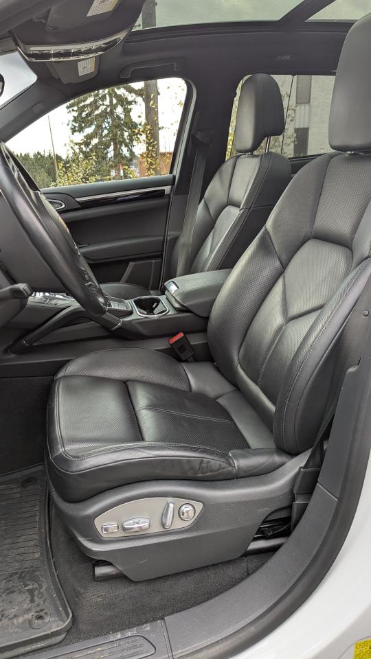 2014 Porsche Cayenne  - Photo #11