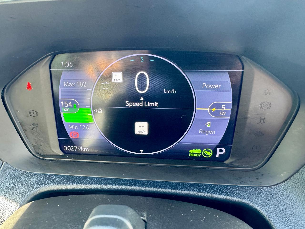 2023 Chevrolet Bolt EUV Premier One Owner | Panoramic Roof | Climate Seats - Photo #9