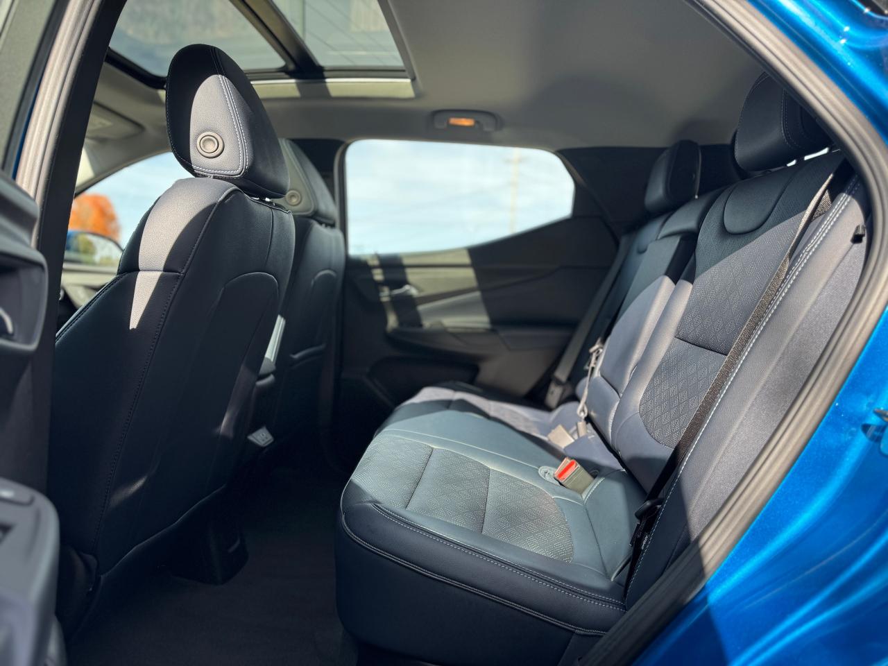 2023 Chevrolet Bolt EUV Premier One Owner | Panoramic Roof | Climate Seats - Photo #31