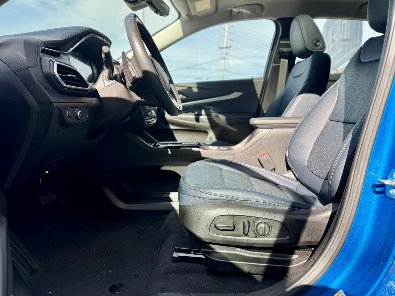 2023 Chevrolet Bolt EUV Premier One Owner | Panoramic Roof | Climate Seats - Photo #27