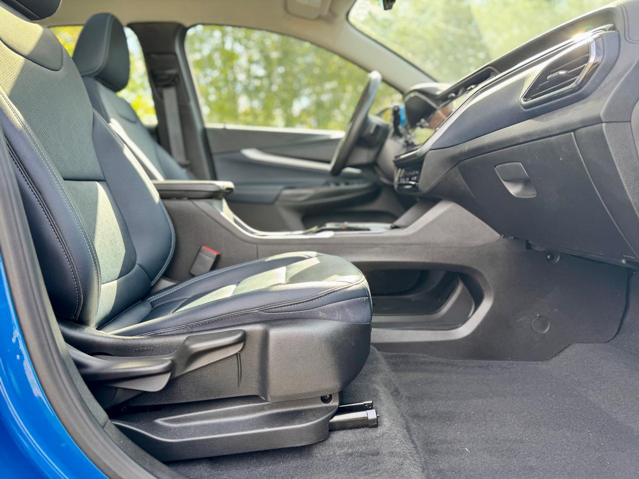 2023 Chevrolet Bolt EUV Premier One Owner | Panoramic Roof | Climate Seats - Photo #38