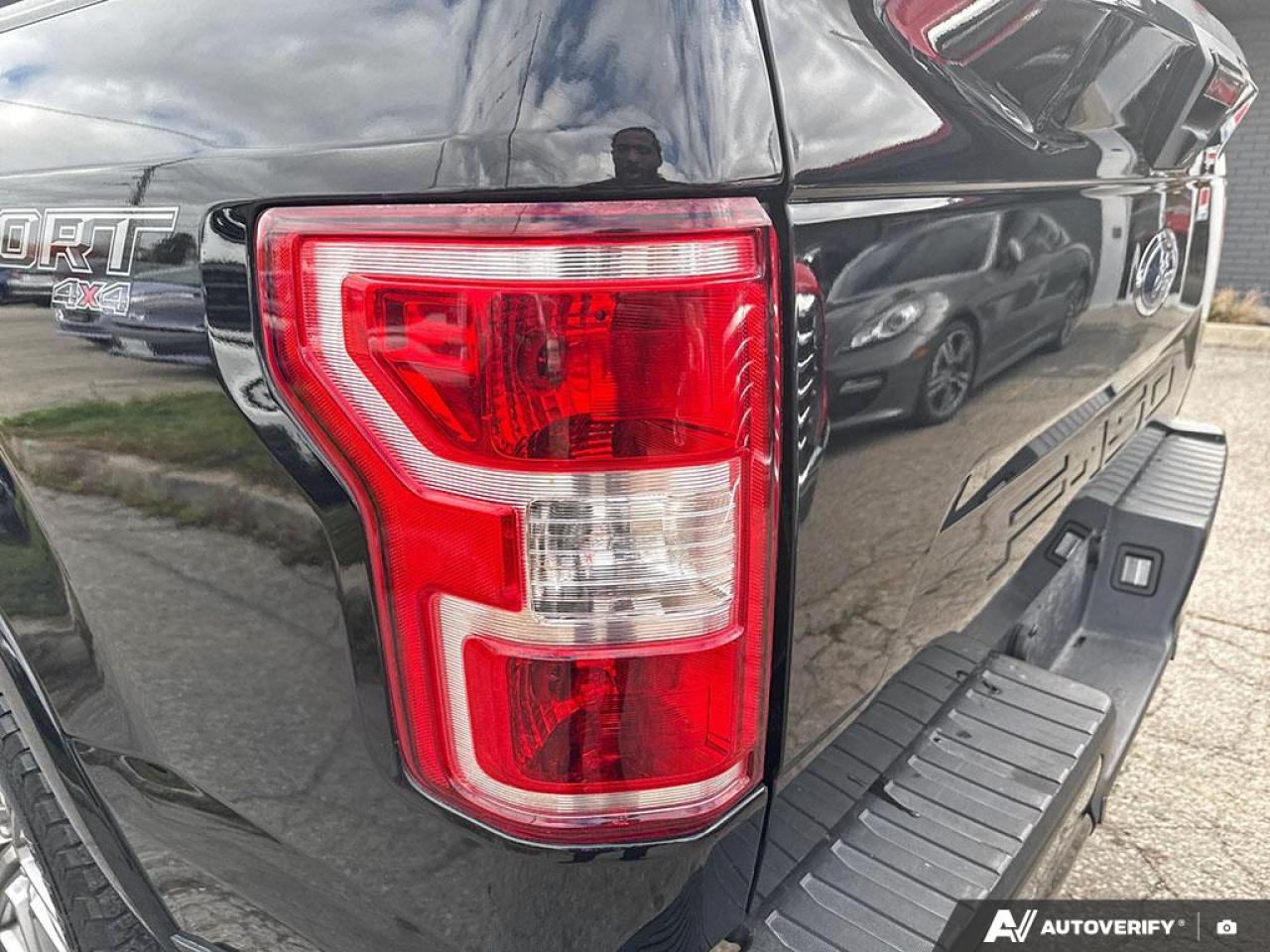 2018 Ford F-150 SPORT / NO ACCIDENTS /  5.0L / ROOF / NO ACCIDENTS - Photo #9