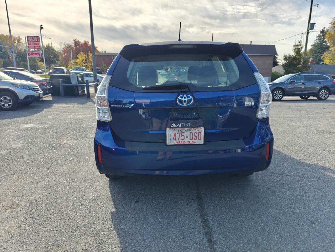 2013 Toyota Prius v  - Photo #3