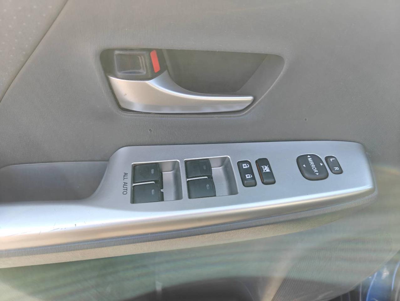 2013 Toyota Prius v  - Photo #8