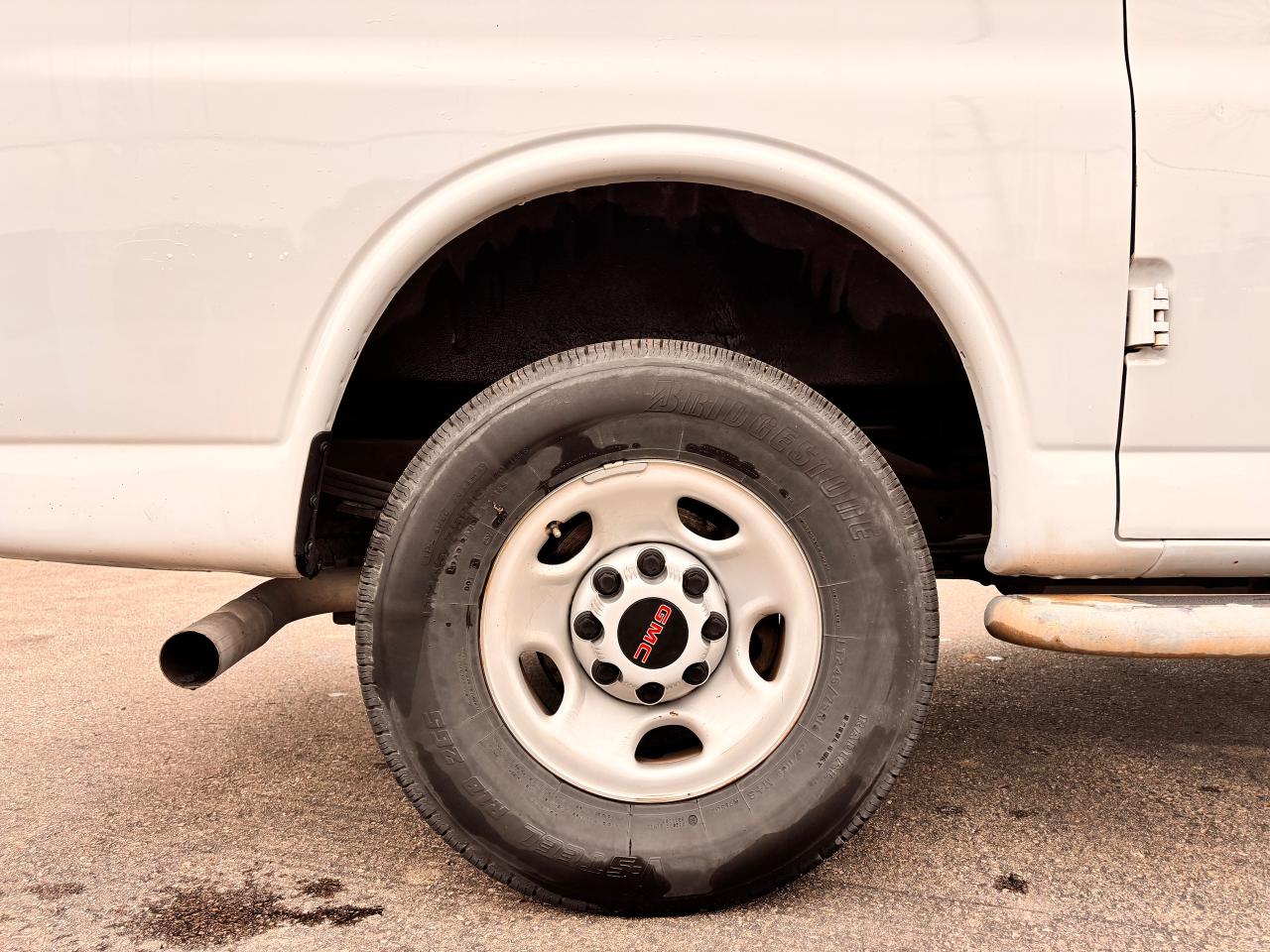 2023 GMC Savana Cargo Van FULLY FINANCEABLE, FACTORY WARRANTY, CLEAN RECORDS Photo