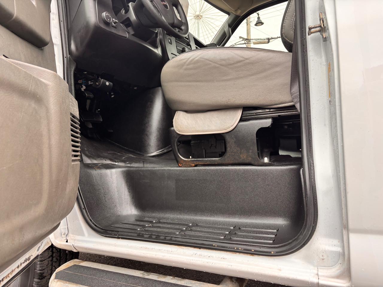2023 GMC Savana Cargo Van FULLY FINANCEABLE, FACTORY WARRANTY, CLEAN RECORDS