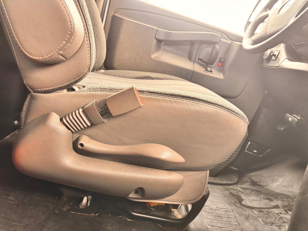 2023 GMC Savana Cargo Van FULLY FINANCEABLE, FACTORY WARRANTY, CLEAN RECORDS Photo