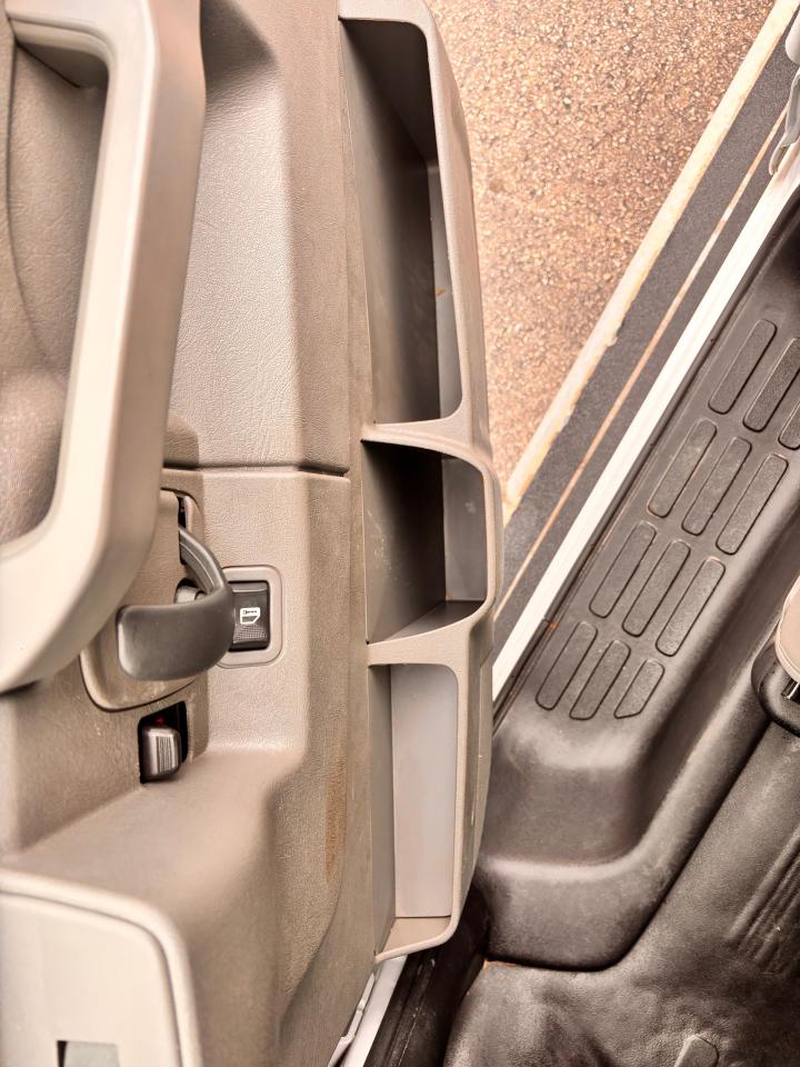 2023 GMC Savana Cargo Van FULLY FINANCEABLE, FACTORY WARRANTY, CLEAN RECORDS Photo